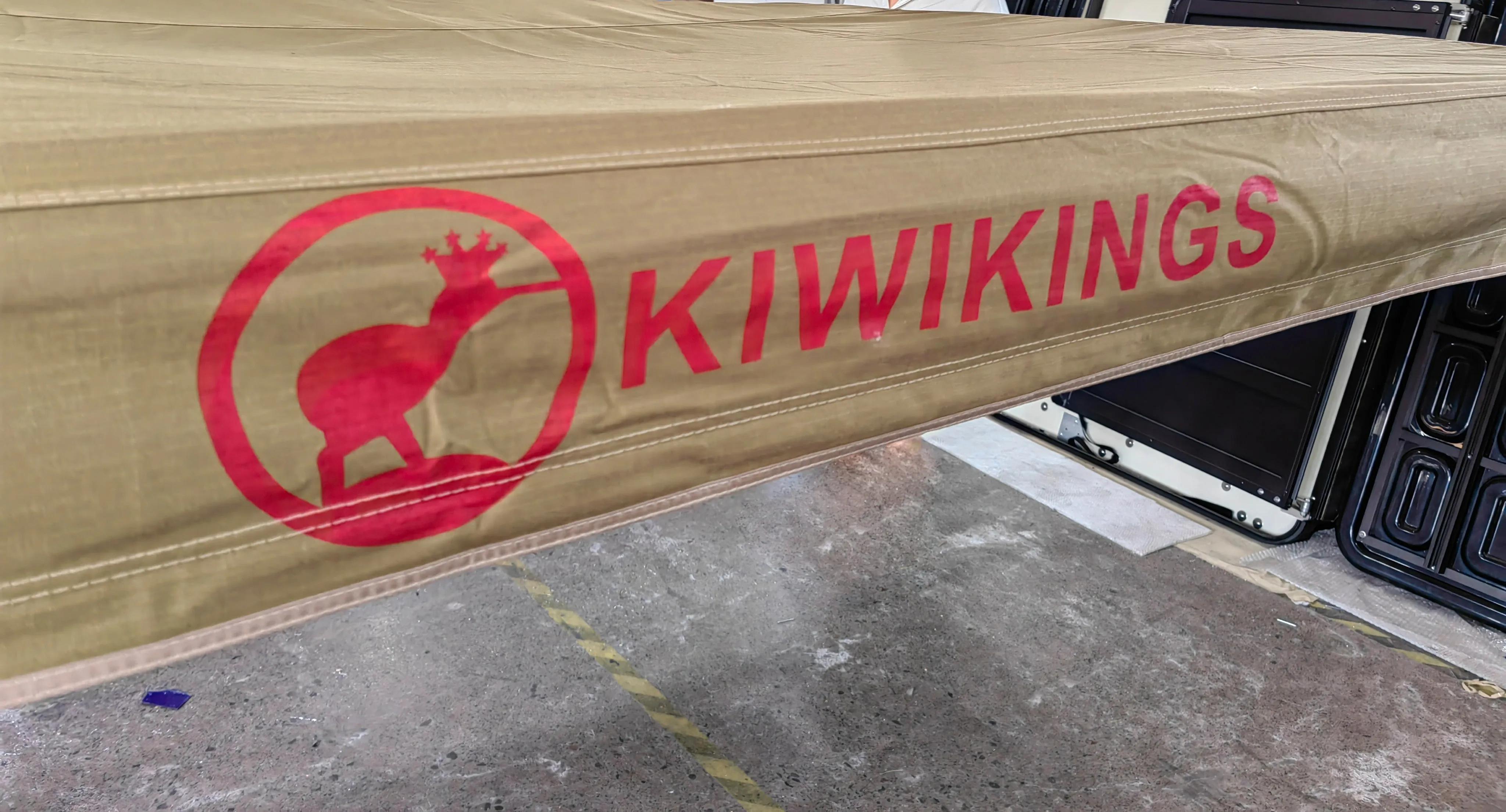 KIWIKINGS 180 FREESTANDING LED AWNING K180-2.0