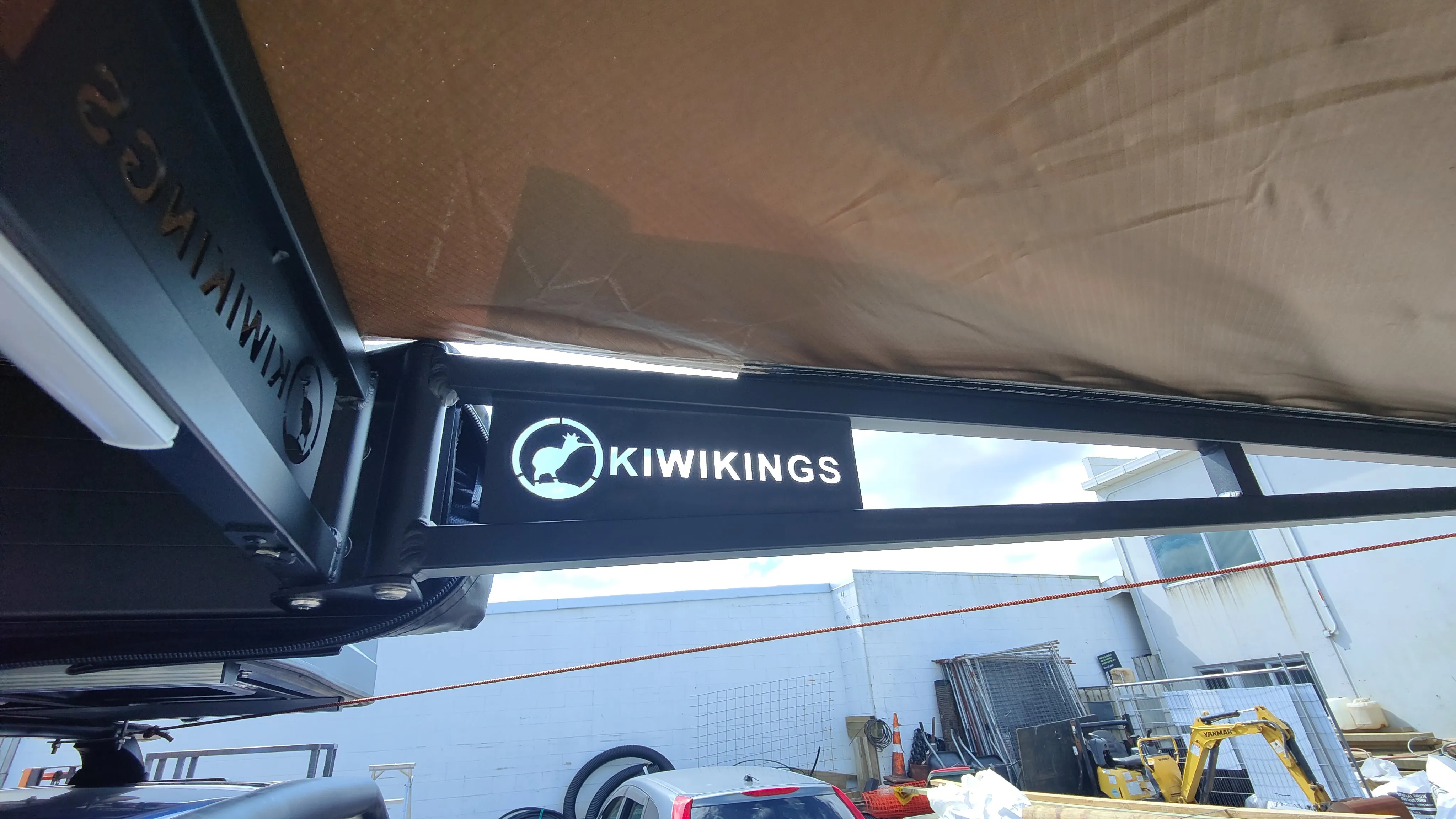 KIWIKINGS 180 FREESTANDING LED AWNING K180-2.0