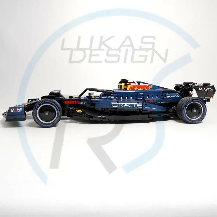 Red Bull Racing F1 RB20 1:8 Scale