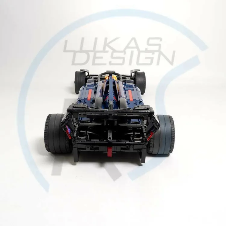 Red Bull Racing F1 RB20 1:8 Scale