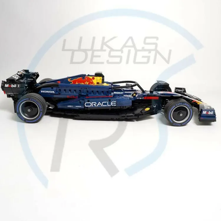 Red Bull Racing F1 RB20 1:8 Scale